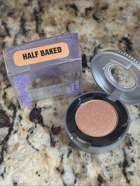💕⚡️Urban Decay Half Baked Eyeshadow Rare + HTF